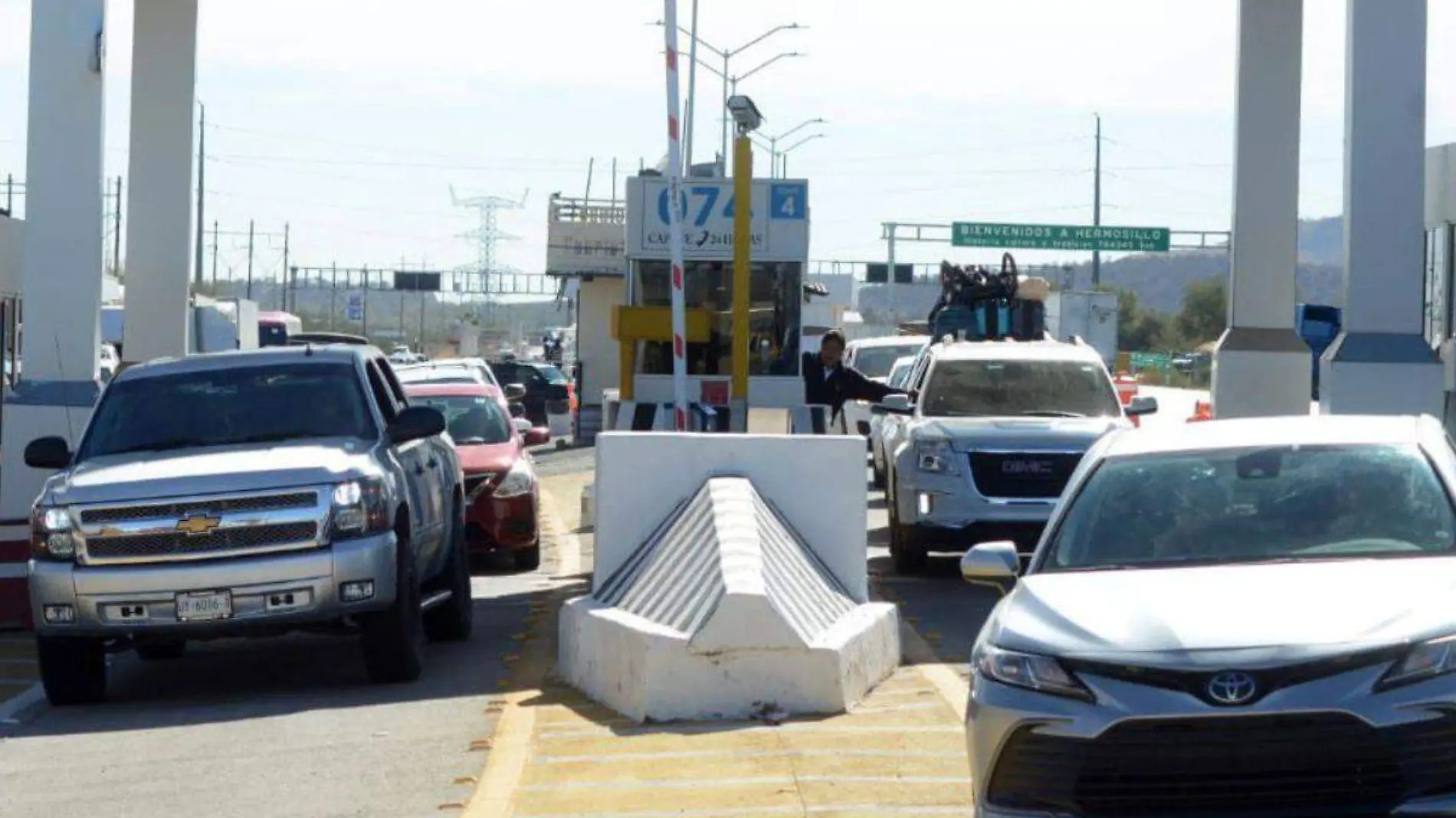 Tráfico en la caseta de entrada a Hermosillo